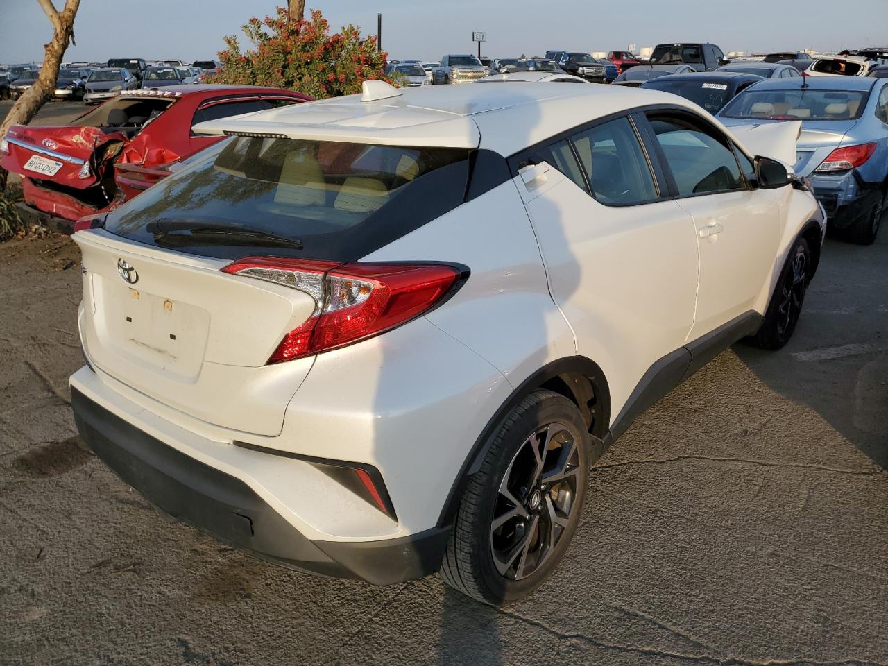 Изображение 3 2019 TOYOTA C-HR XLE 2019 с VIN JTNKHMBX6K1029501