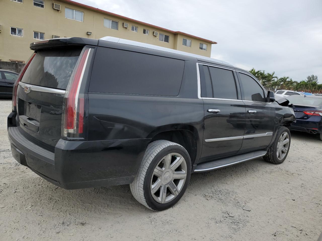 Image 3 of 2018 CADILLAC ESCALADE ESV LUXURY 2018 with VIN 1GYS3HKJ4JR339307