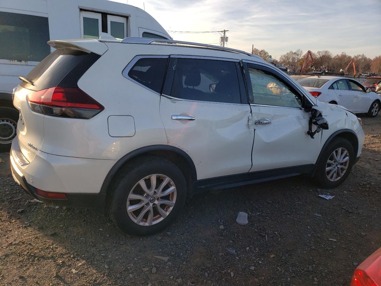 Image 3 of 2019 NISSAN ROGUE S 2019 with VIN JN8AT2MV5KW375867