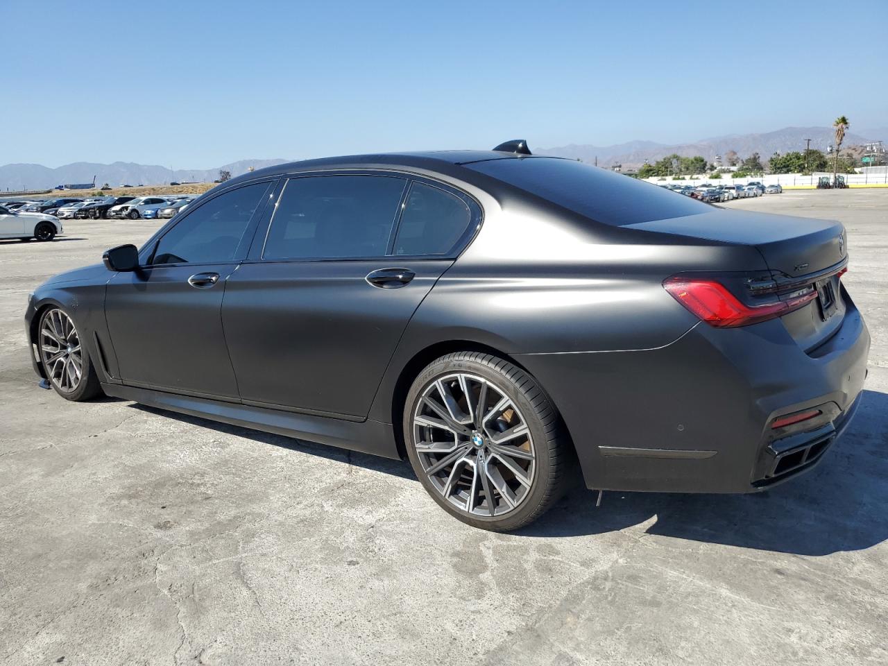 Obraz 2 z 2021 BMW 750 XI 2021 z VIN WBA7U2C04MCF87477