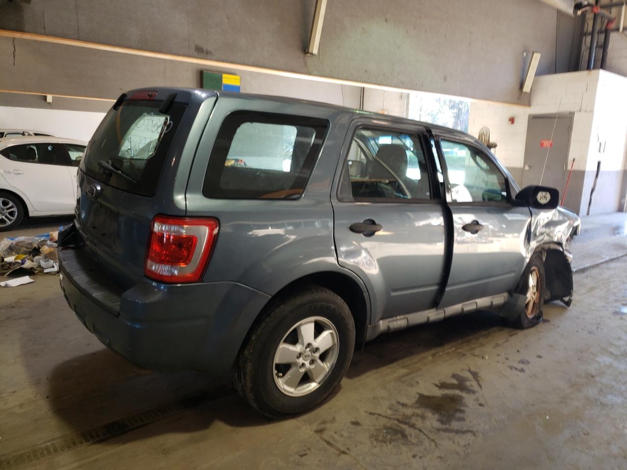 Image 3 of 2010 FORD ESCAPE XLS 2010 with VIN 1FMCU0C77AKB10815