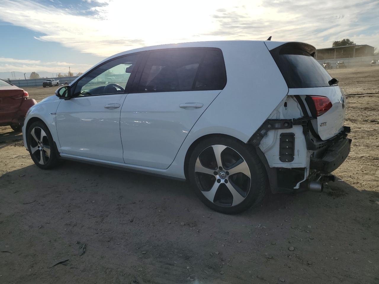 Изображение 2 2015 VOLKSWAGEN GTI  2015 с VIN 3VW5T7AU8FM002122