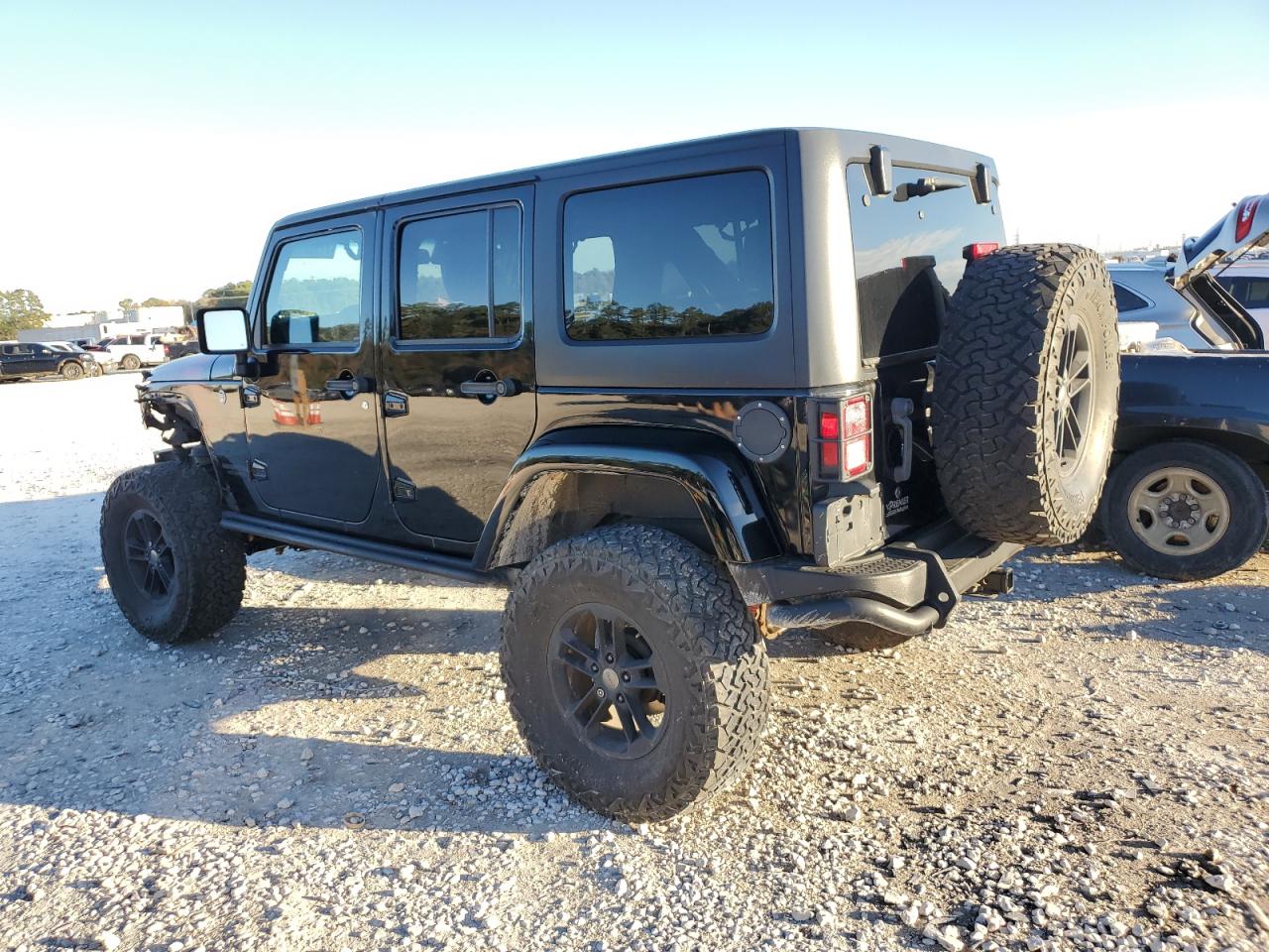 Изображение 2 2017 JEEP WRANGLER UNLIMITED SAHARA 2017 с VIN 1C4BJWEGXHL650625