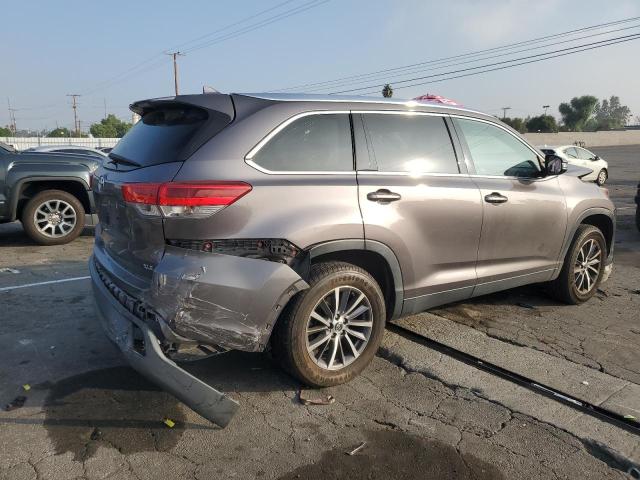 Image 3 of 2019 TOYOTA HIGHLANDER SE 2019 with VIN 5TDKZRFH4KS558921