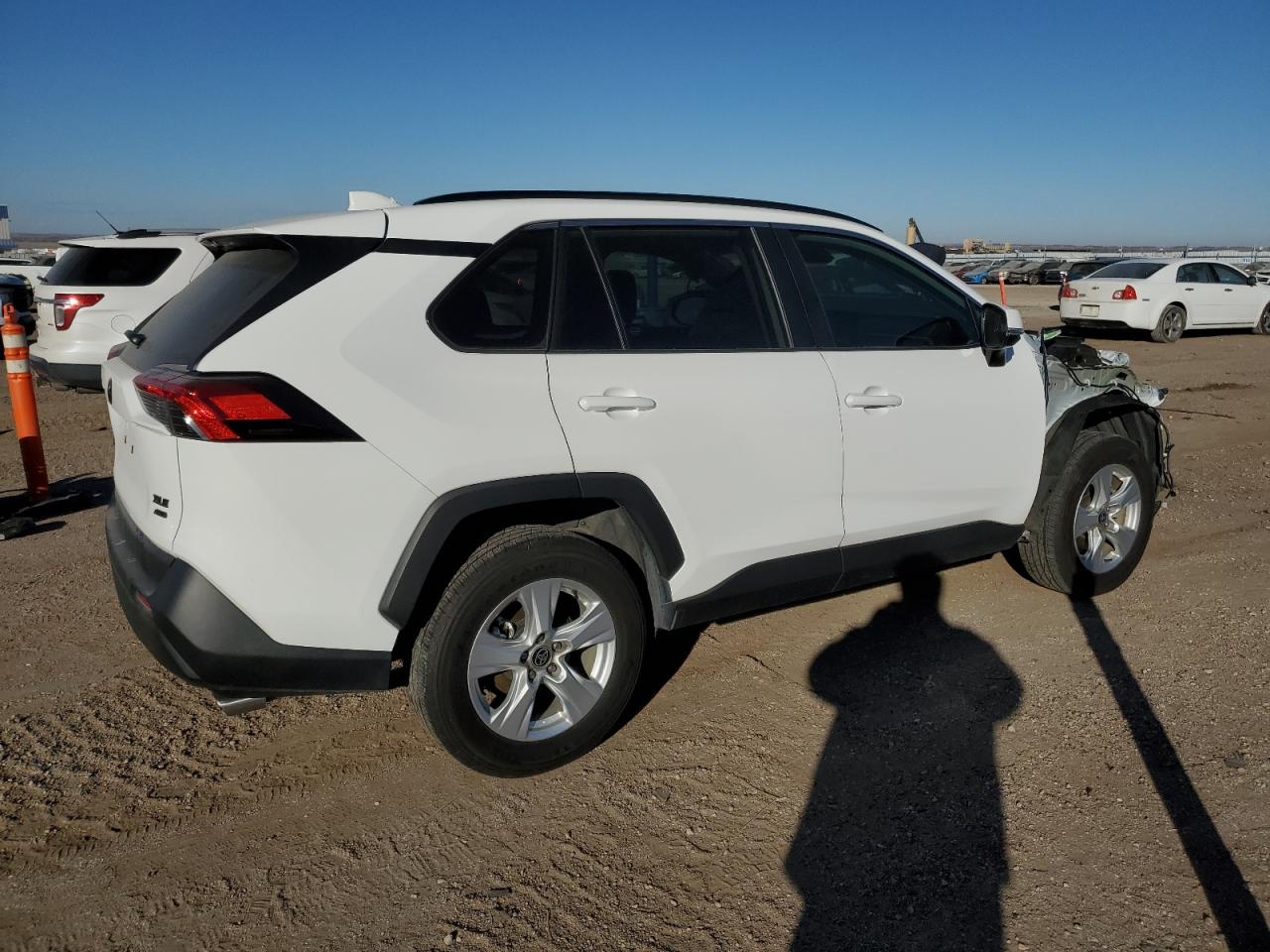 Obraz 3 z 2021 TOYOTA RAV4 XLE 2021 z VIN 2T3P1RFV6MC178842