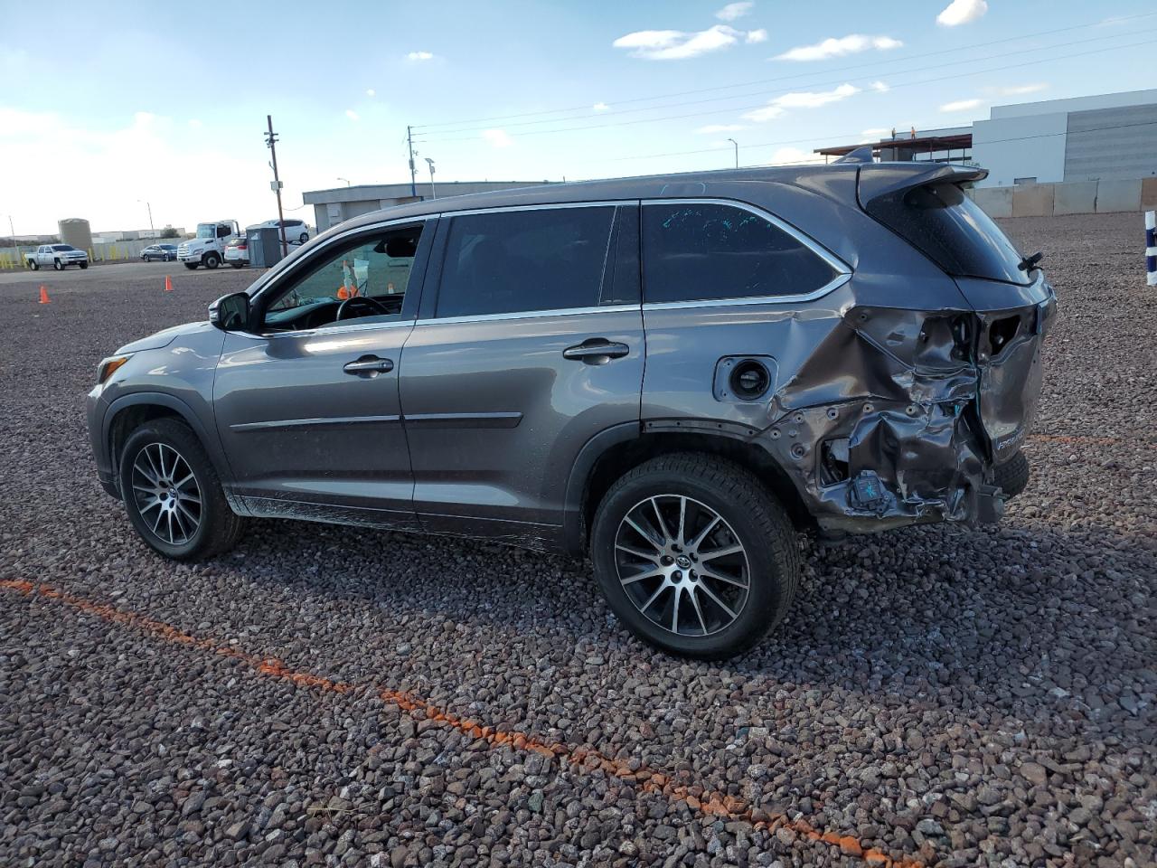 Изображение 2 2018 TOYOTA HIGHLANDER SE 2018 с VIN 5TDKZRFH6JS288251