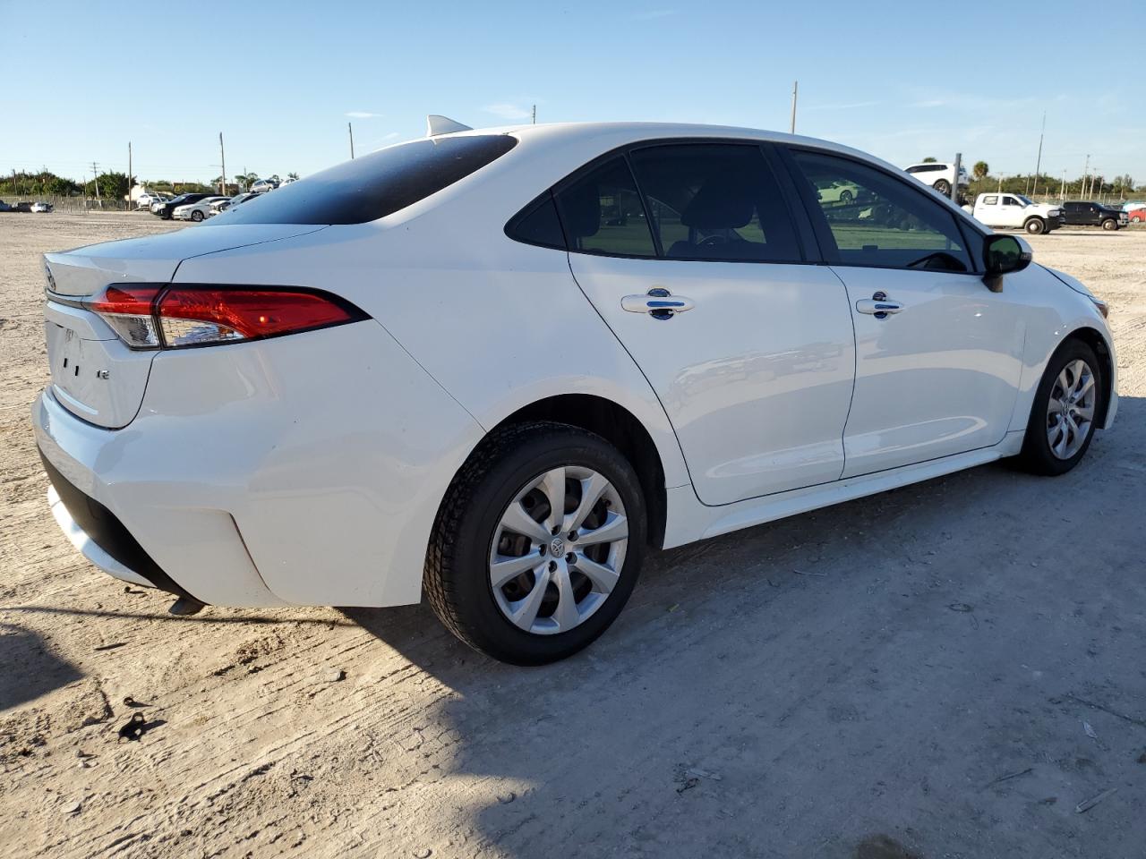 Image 3 of 2021 TOYOTA COROLLA LE 2021 with VIN JTDEPMAE1MJ128928