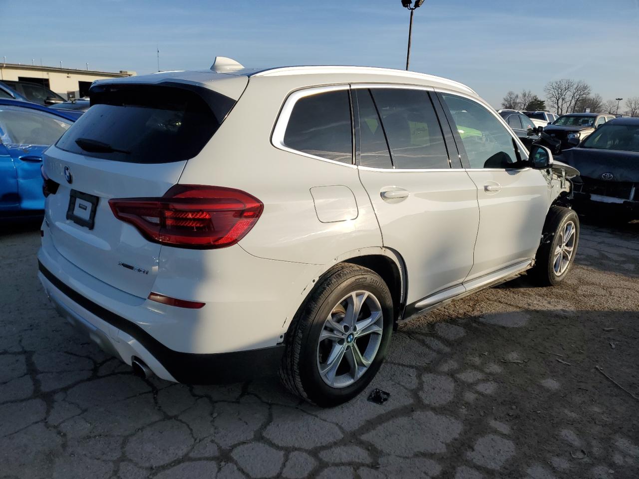 Obraz 3 z 2021 BMW X3 XDRIVE30I 2021 z VIN 5UXTY5C09M9H72658