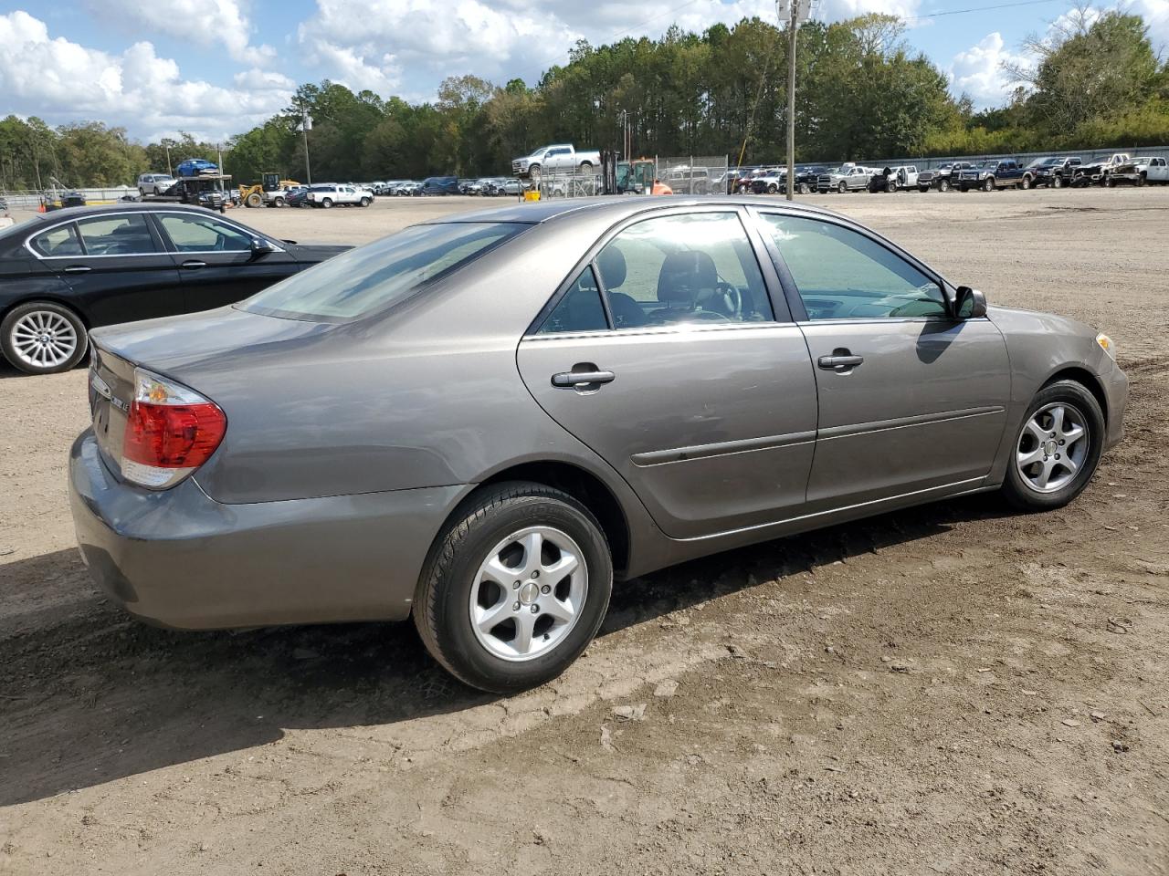 Image 3 of 2006 TOYOTA CAMRY LE 2006 with VIN 4T1BE32K76U687789