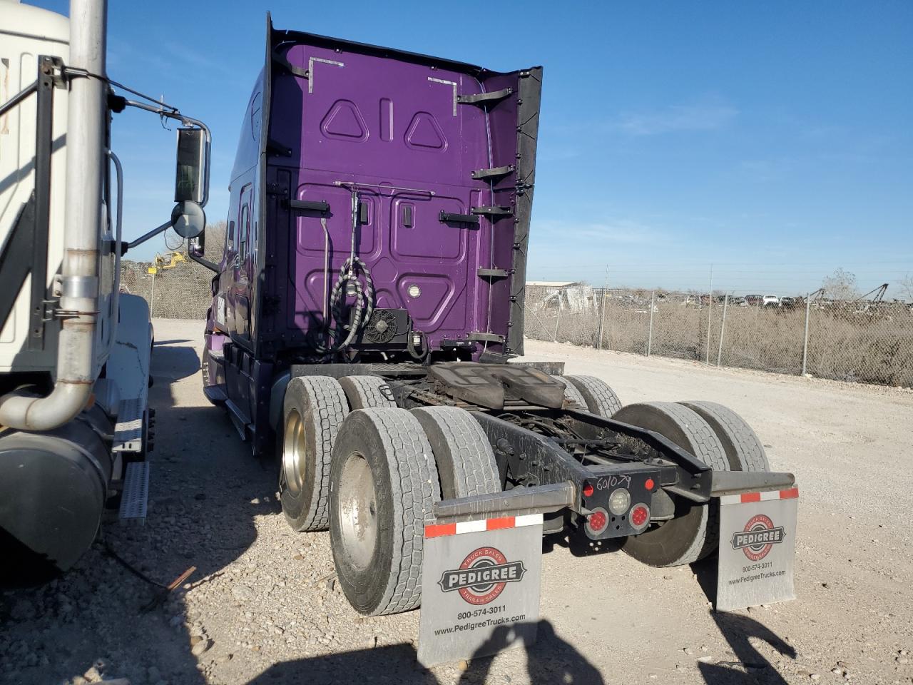 Image 3 of 2020 FREIGHTLINER CASCADIA 126  2020 with VIN 3AKJHHDR7LSLK0078