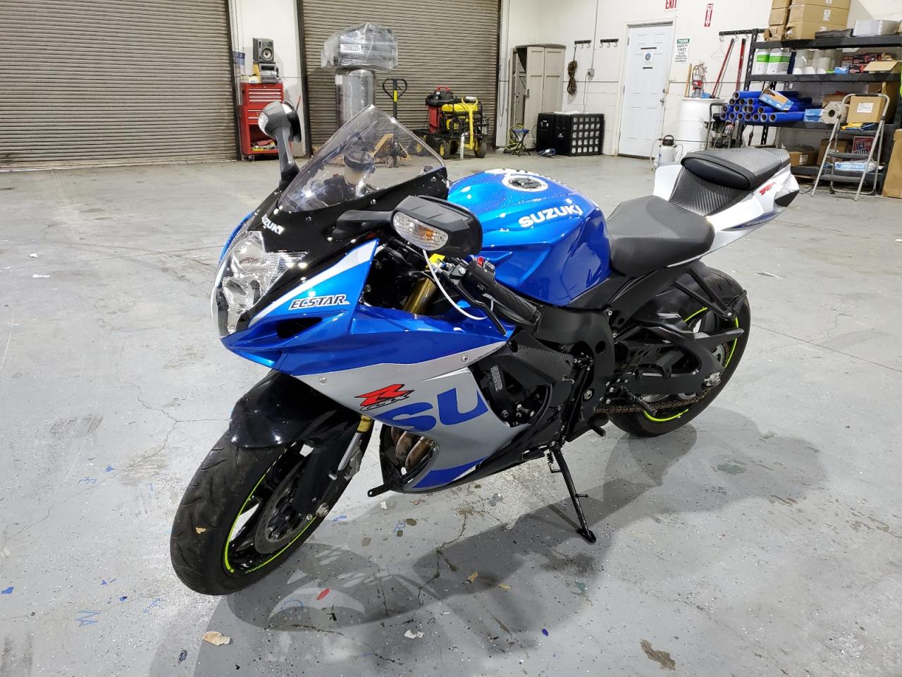 Изображение 2 2023 SUZUKI GSX-R750  2023 с VIN JS1GR7MA0P7100854