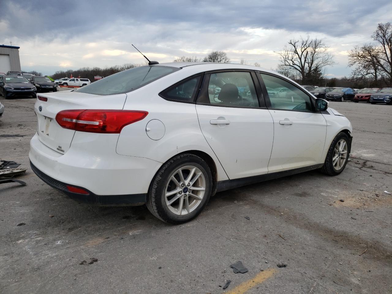 Image 3 of 2016 FORD FOCUS SE 2016 with VIN 1FADP3F26GL322017