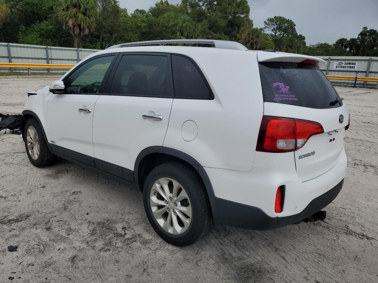 Image 2 of 2015 KIA SORENTO EX 2015 with VIN 5XYKUDA75FG653555