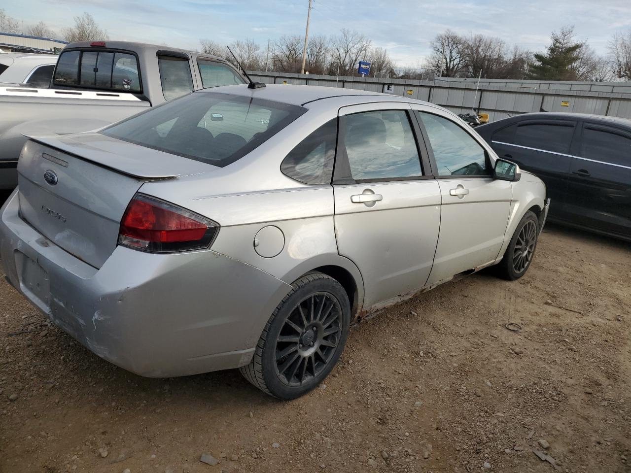 Image 3 of 2011 FORD FOCUS SES 2011 with VIN 1FAHP3GN2BW201700