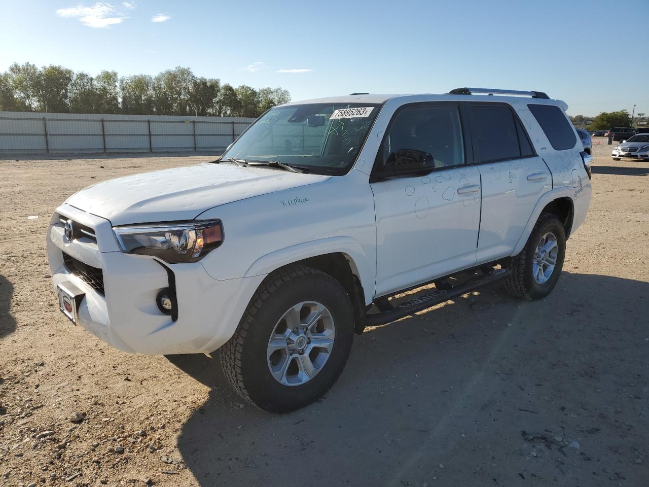 Obraz 1 z 2021 TOYOTA 4RUNNER SR5/SR5 PREMIUM 2021 z VIN JTEMU5JR8M5842251
