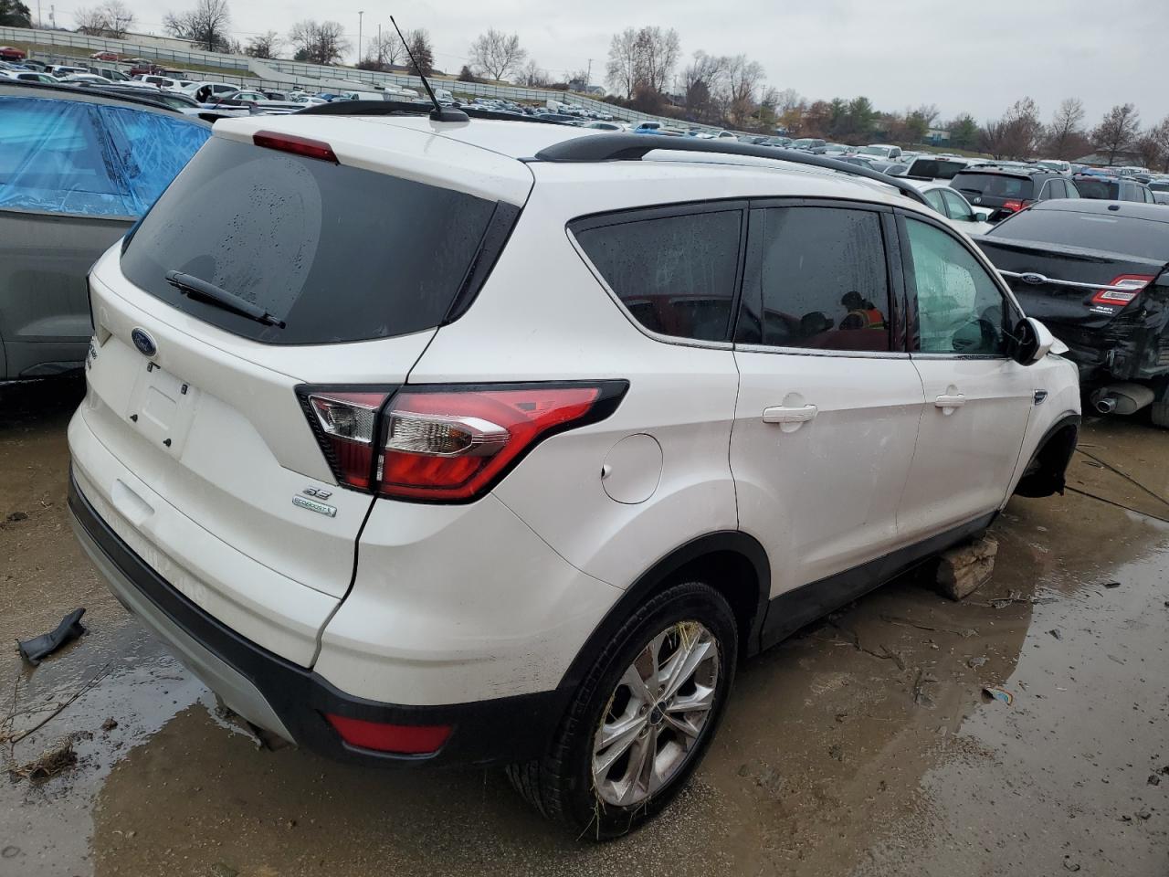 Image 3 of 2017 FORD ESCAPE SE 2017 with VIN 1FMCU0GD3HUC00929