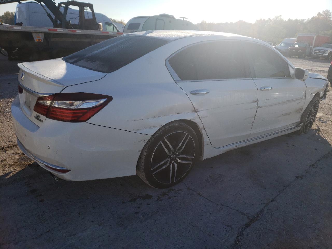 Obraz 3 z 2017 HONDA ACCORD TOURING 2017 z VIN 1HGCR3F93HA033284