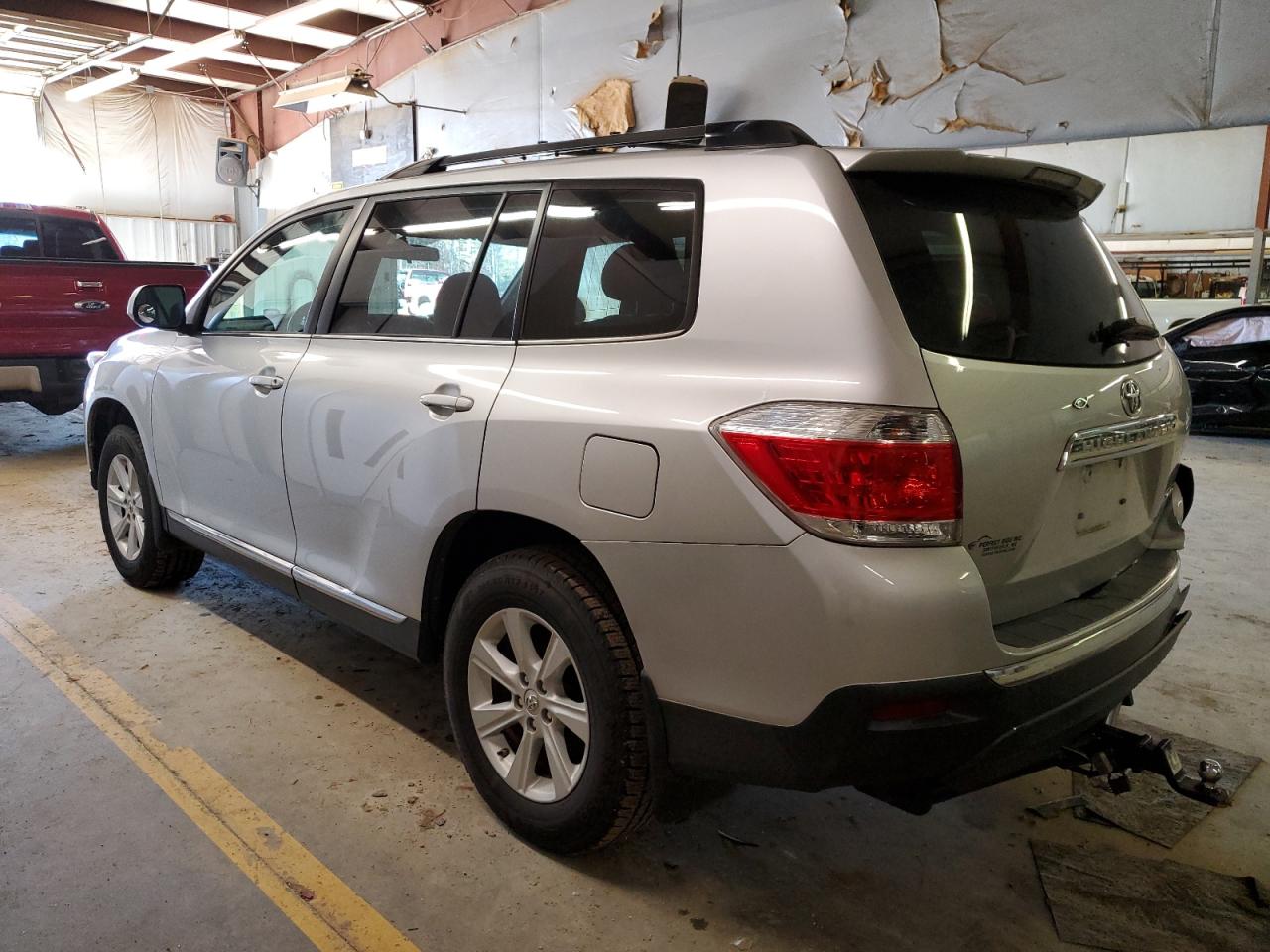 Image 2 of 2012 TOYOTA HIGHLANDER BASE 2012 with VIN 5TDBK3EH2CS168159