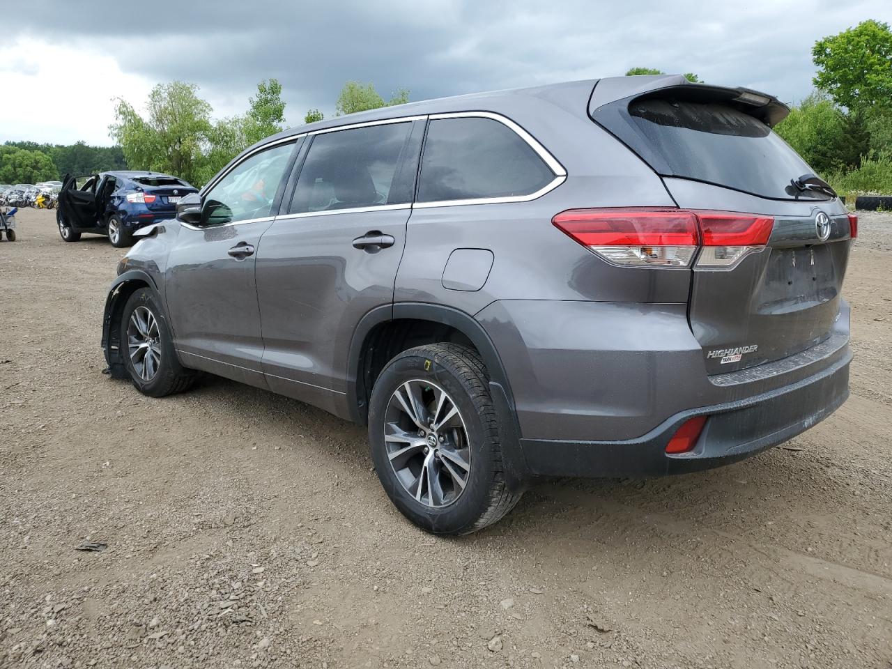 Obraz 2 z 2018 TOYOTA HIGHLANDER LE 2018 z VIN 5TDBZRFH2JS819073