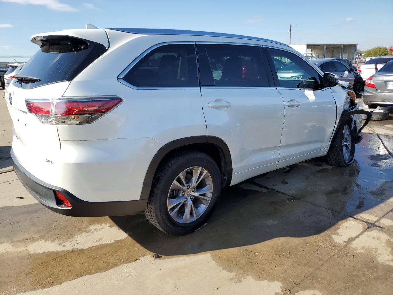 Изображение 3 2015 TOYOTA HIGHLANDER XLE 2015 с VIN 5TDKKRFH8FS106772