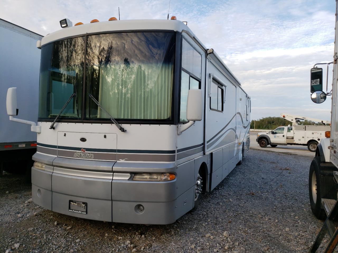 Image 2 of 2001 FREIGHTLINER CHASSIS X LINE MOTOR HOME 2001 with VIN 4UZAAHAK81CH70008