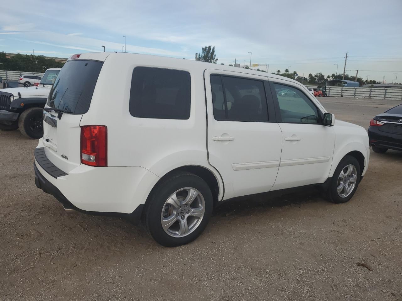 Image 3 of 2013 HONDA PILOT EXL 2013 with VIN 5FNYF4H58DB012350