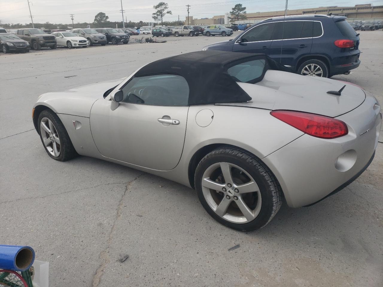 Image 2 of 2007 PONTIAC SOLSTICE  2007 with VIN 1G2MB35B27Y111494
