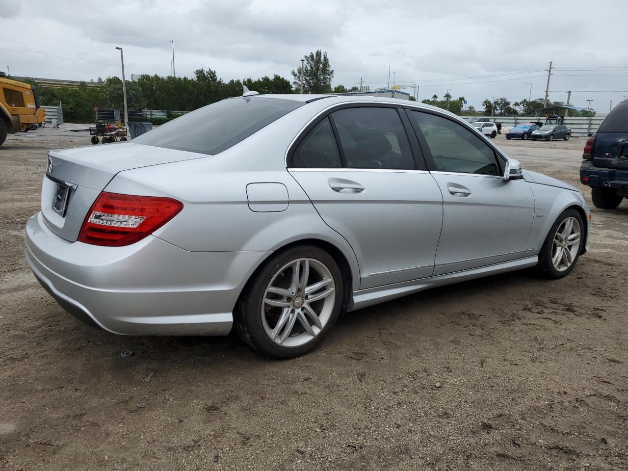 Изображение 3 2012 MERCEDES-BENZ C 250 2012 с VIN WDDGF4HB3CA629377