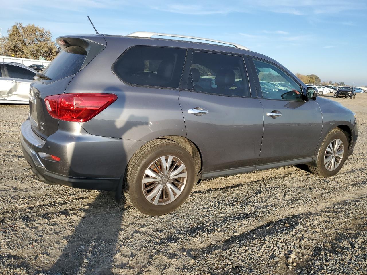 Изображение 3 2017 NISSAN PATHFINDER S 2017 с VIN 5N1DR2MMXHC610025