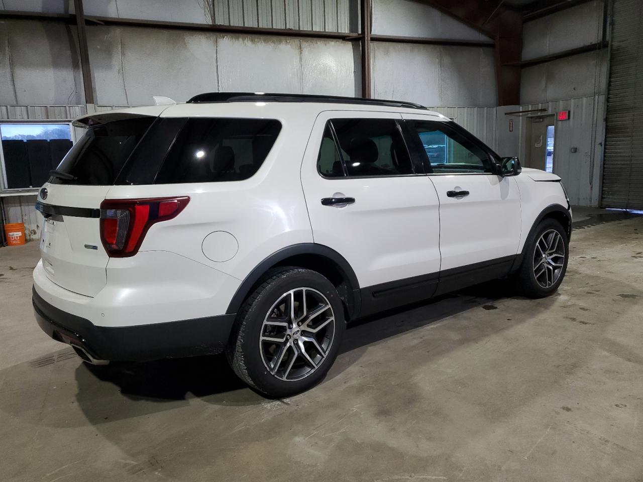 Image 3 of 2016 FORD EXPLORER SPORT 2016 with VIN 1FM5K8GT2GGC00132