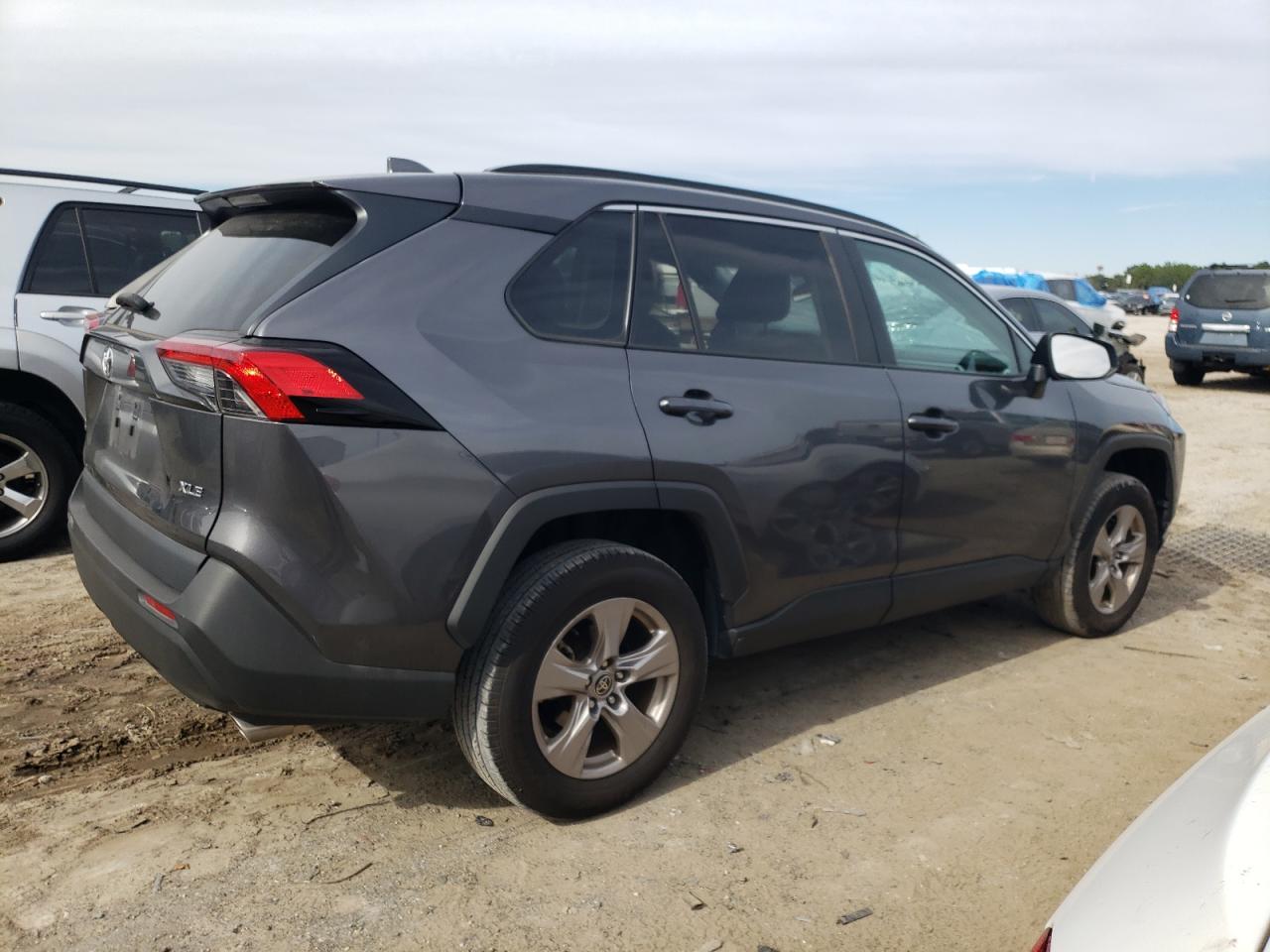Obraz 3 z 2022 TOYOTA RAV4 XLE 2022 z VIN 2T3W1RFV8NC199530