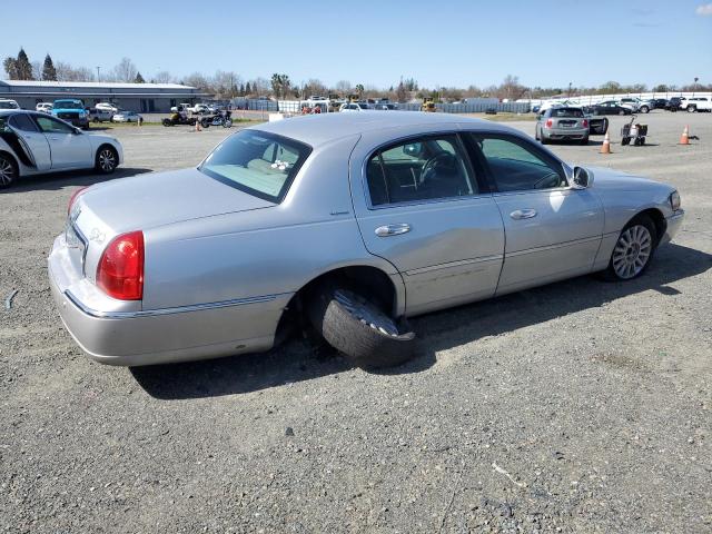 Obraz 3 z 2004 LINCOLN TOWN CAR EXECUTIVE 2004 z VIN 1LNHM81W14Y687808
