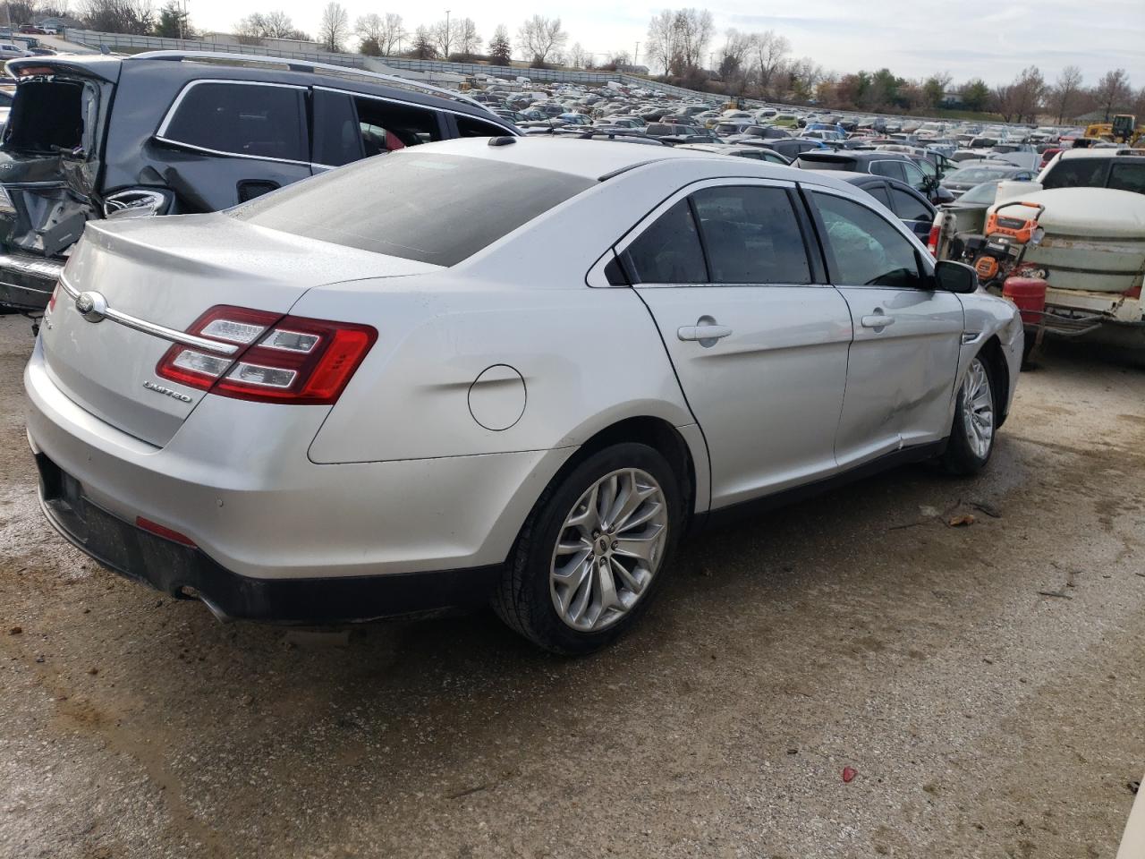 Изображение 3 2019 FORD TAURUS LIMITED 2019 с VIN 1FAHP2F89KG118281