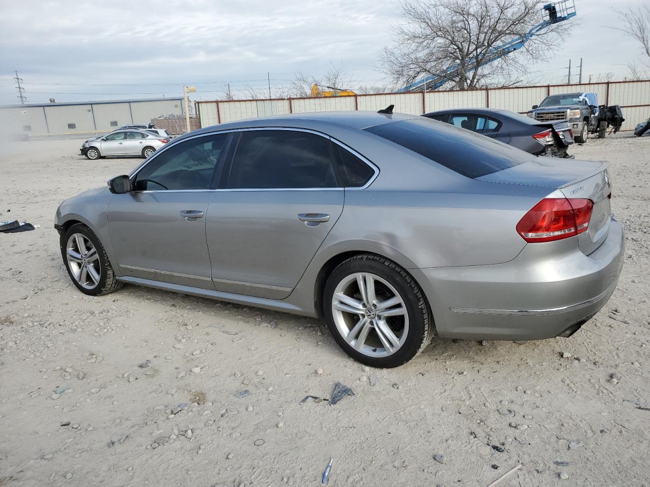 Obraz 2 z 2013 VOLKSWAGEN PASSAT SEL 2013 z VIN 1VWCM7A39DC054854