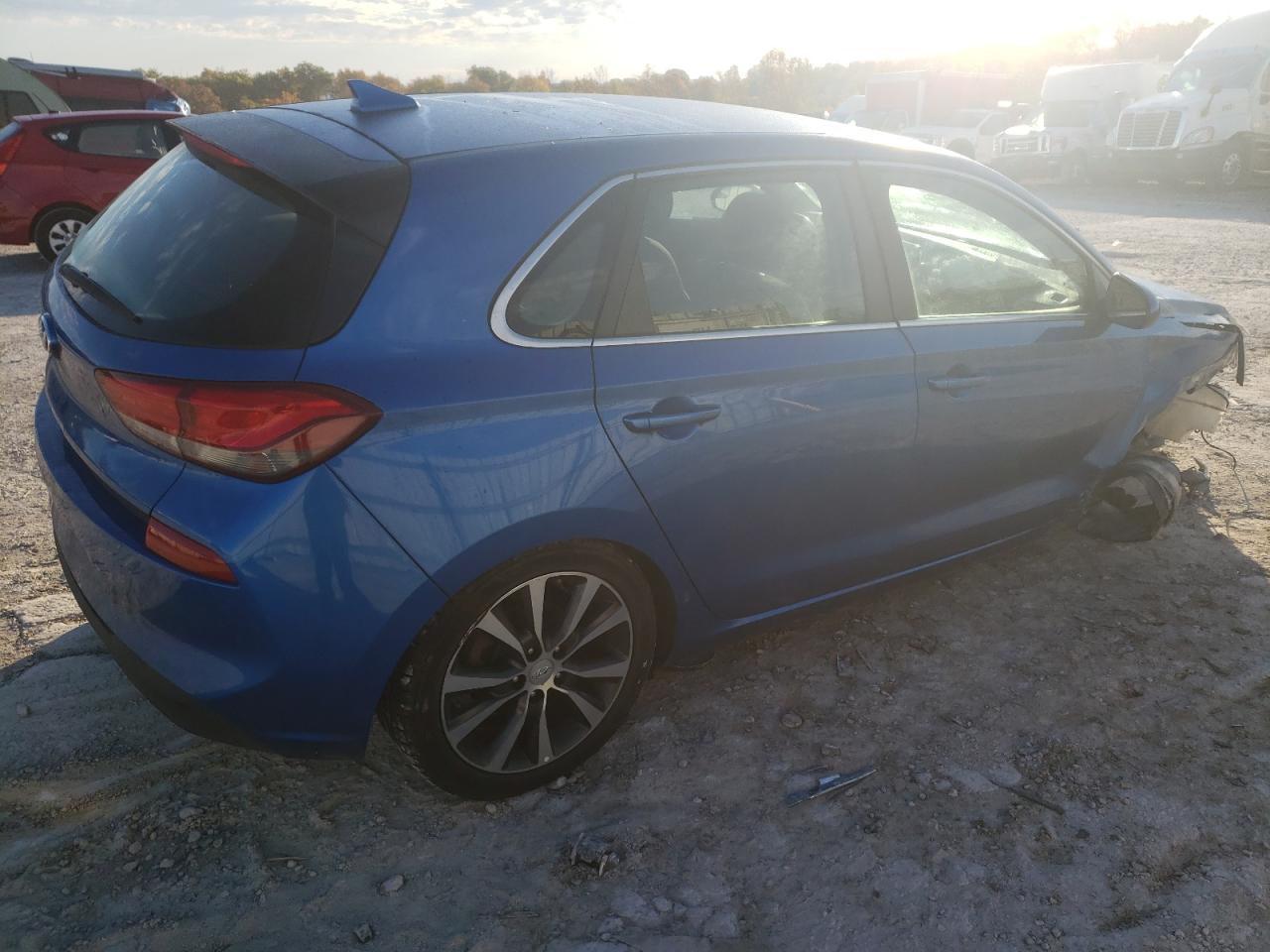 Изображение 3 2018 HYUNDAI ELANTRA GT  2018 с VIN KMHH35LE6JU060725