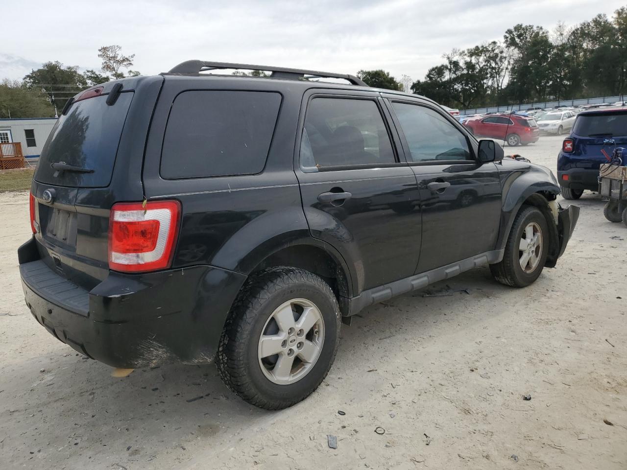 Image 3 of 2010 FORD ESCAPE XLT 2010 with VIN 1FMCU0D77AKC62124