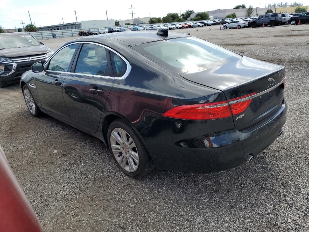 Изображение 2 Jaguar Xf 2017 с VIN SAJBR4BV7HCY30078