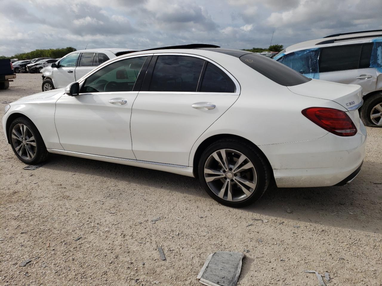 Image 2 of Mercedes-Benz C 300 4Matic 2015 with VIN 55SWF4KB1FU040594
