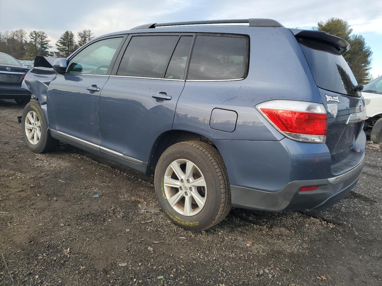 Image 2 of 2013 TOYOTA HIGHLANDER BASE 2013 with VIN 5TDBK3EH4DS211076