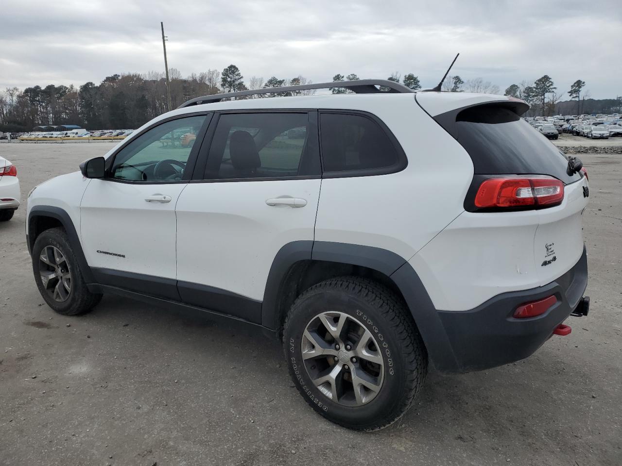 Image 2 of 2015 JEEP CHEROKEE TRAILHAWK 2015 with VIN 1C4PJMBS0FW757262