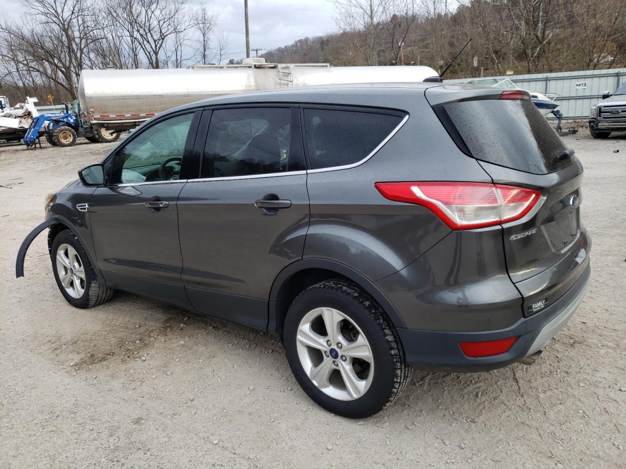 Image 2 of 2016 FORD ESCAPE SE 2016 with VIN 1FMCU9GXXGUA27648