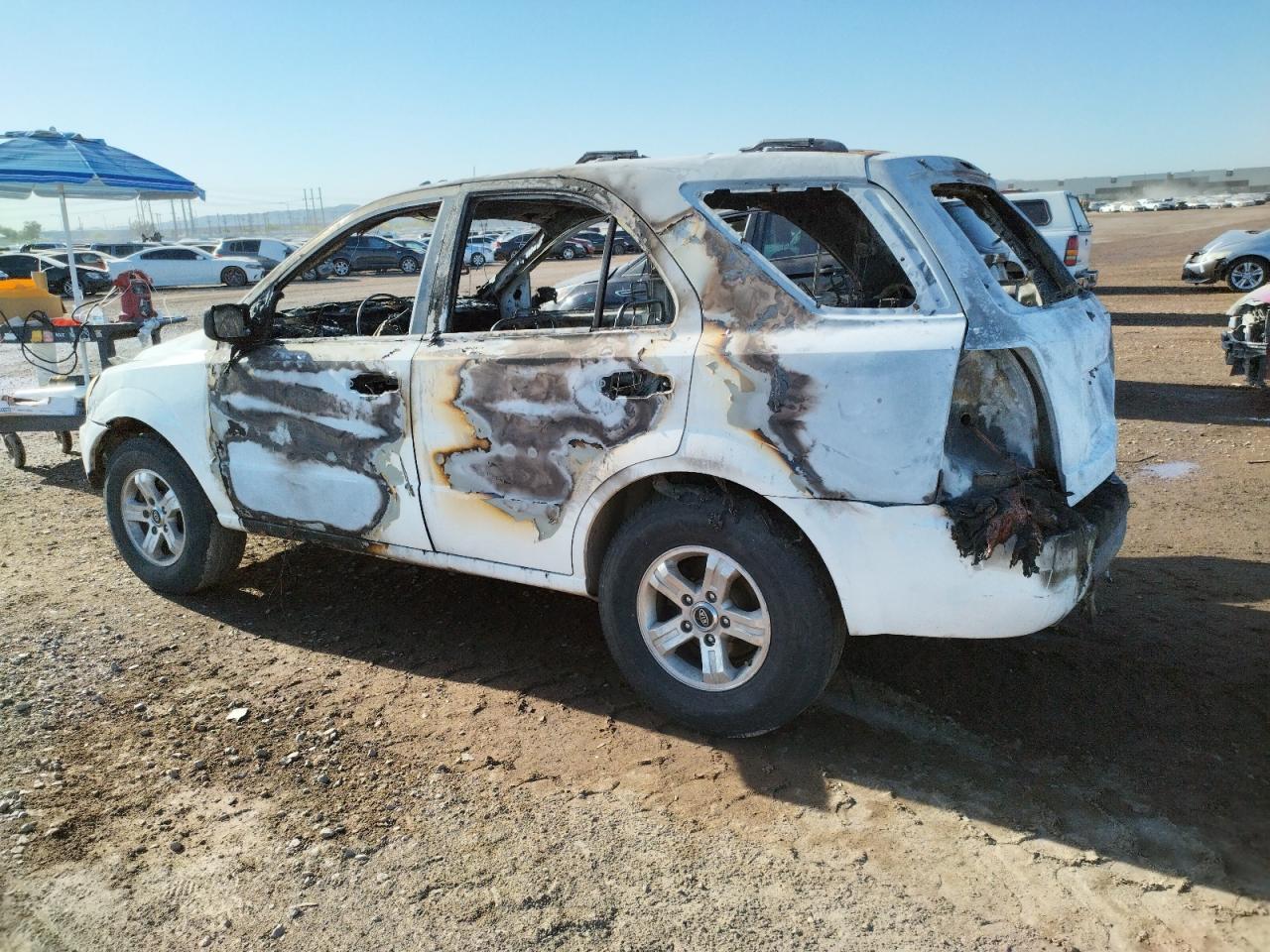 Image 2 of 2005 KIA SORENTO EX 2005 with VIN KNDJC733355416841