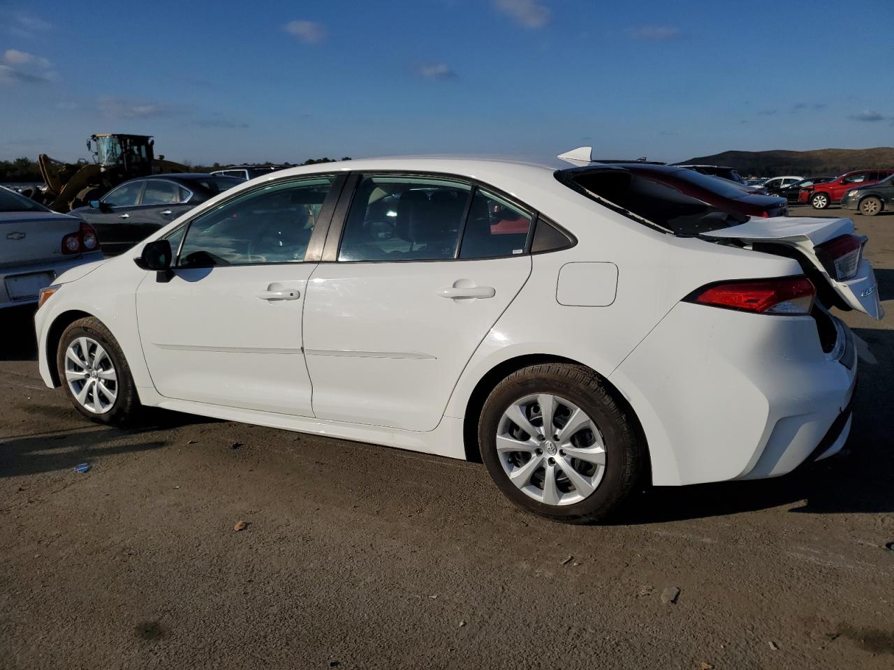Image 2 of 2020 TOYOTA COROLLA LE 2020 with VIN 5YFEPRAE6LP003799