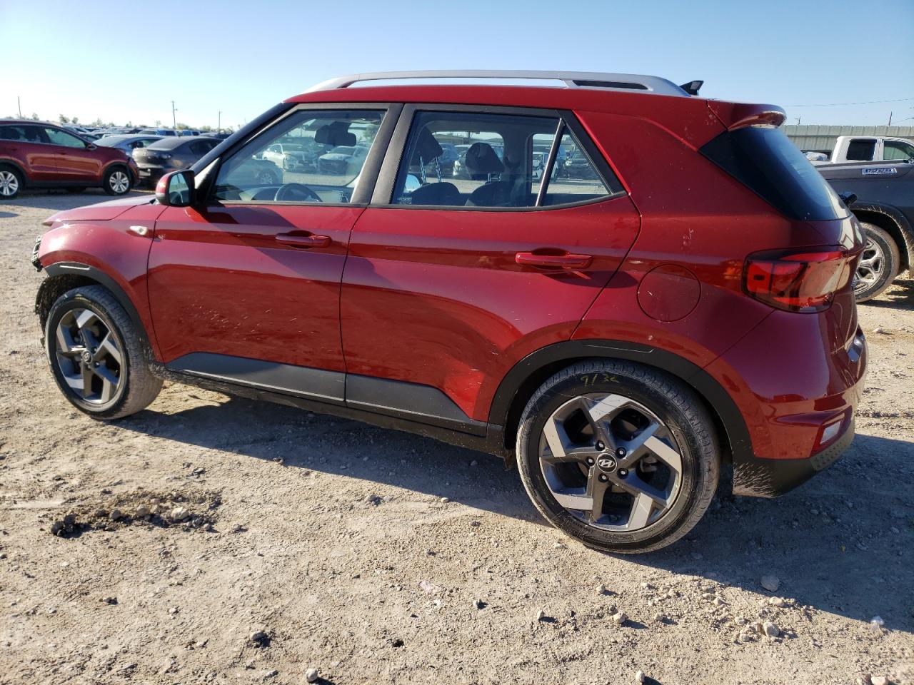 Изображение 2 2021 HYUNDAI VENUE SEL 2021 с VIN KMHRC8A32MU105753