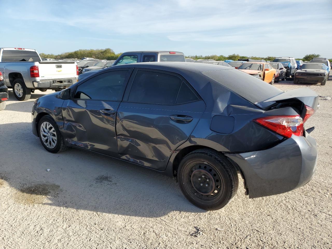 Obraz 2 z 2018 TOYOTA COROLLA L 2018 z VIN 5YFBURHE8JP845865