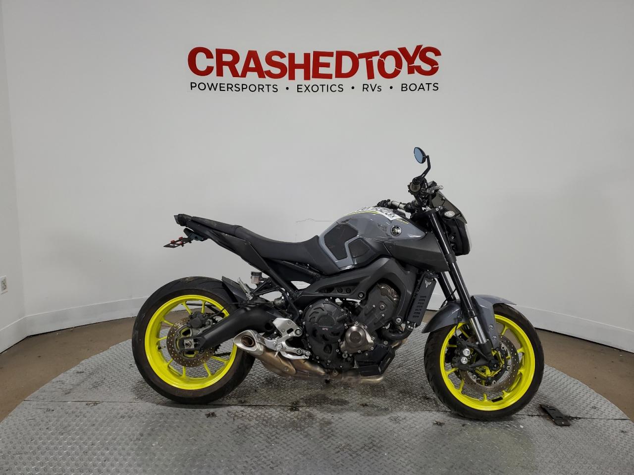 Изображение 1 2016 YAMAHA FZ09  2016 с VIN JYARN33E1GA010604