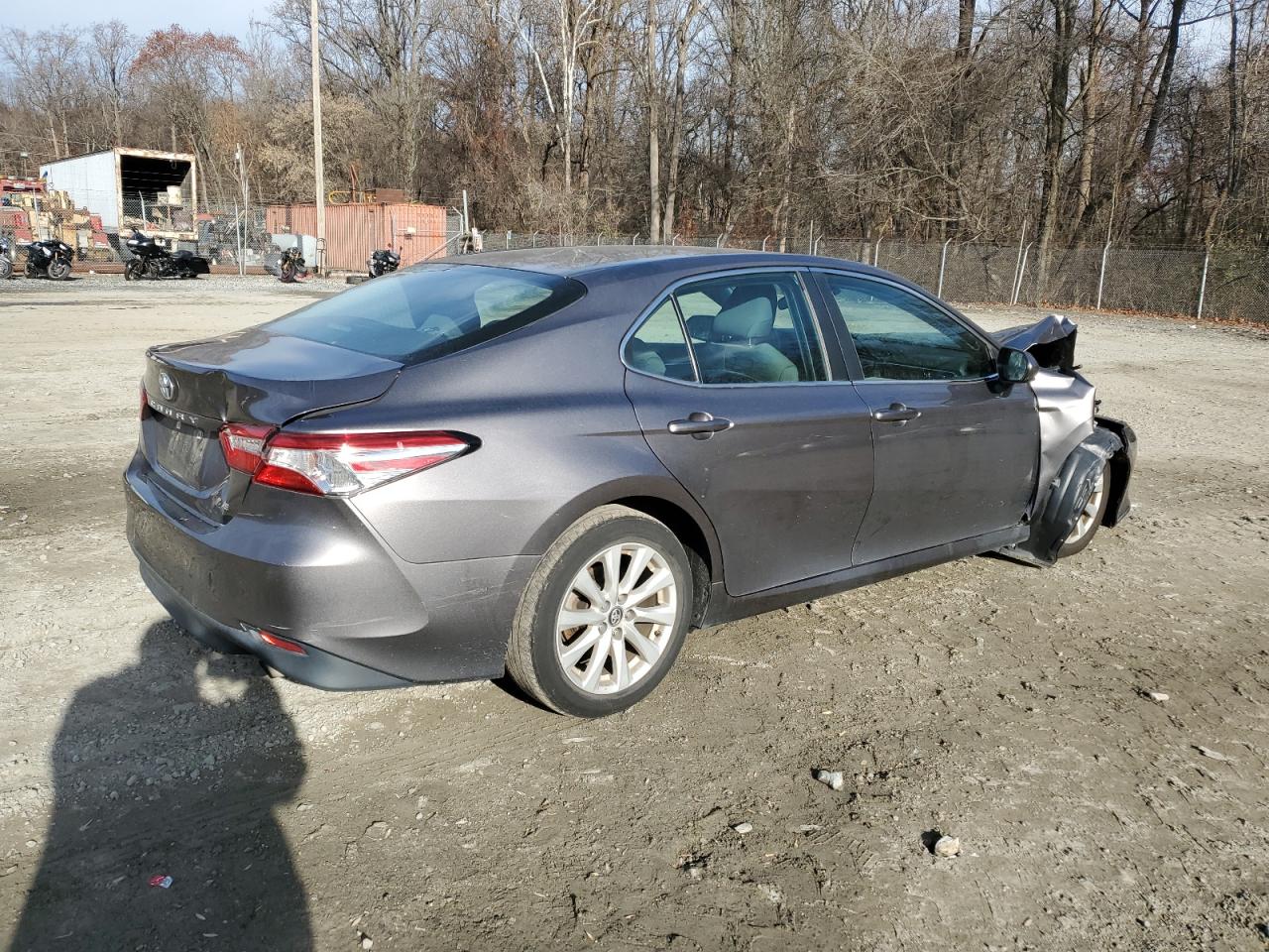 Obraz 3 z 2018 TOYOTA CAMRY L 2018 z VIN 4T1B11HK1JU146088