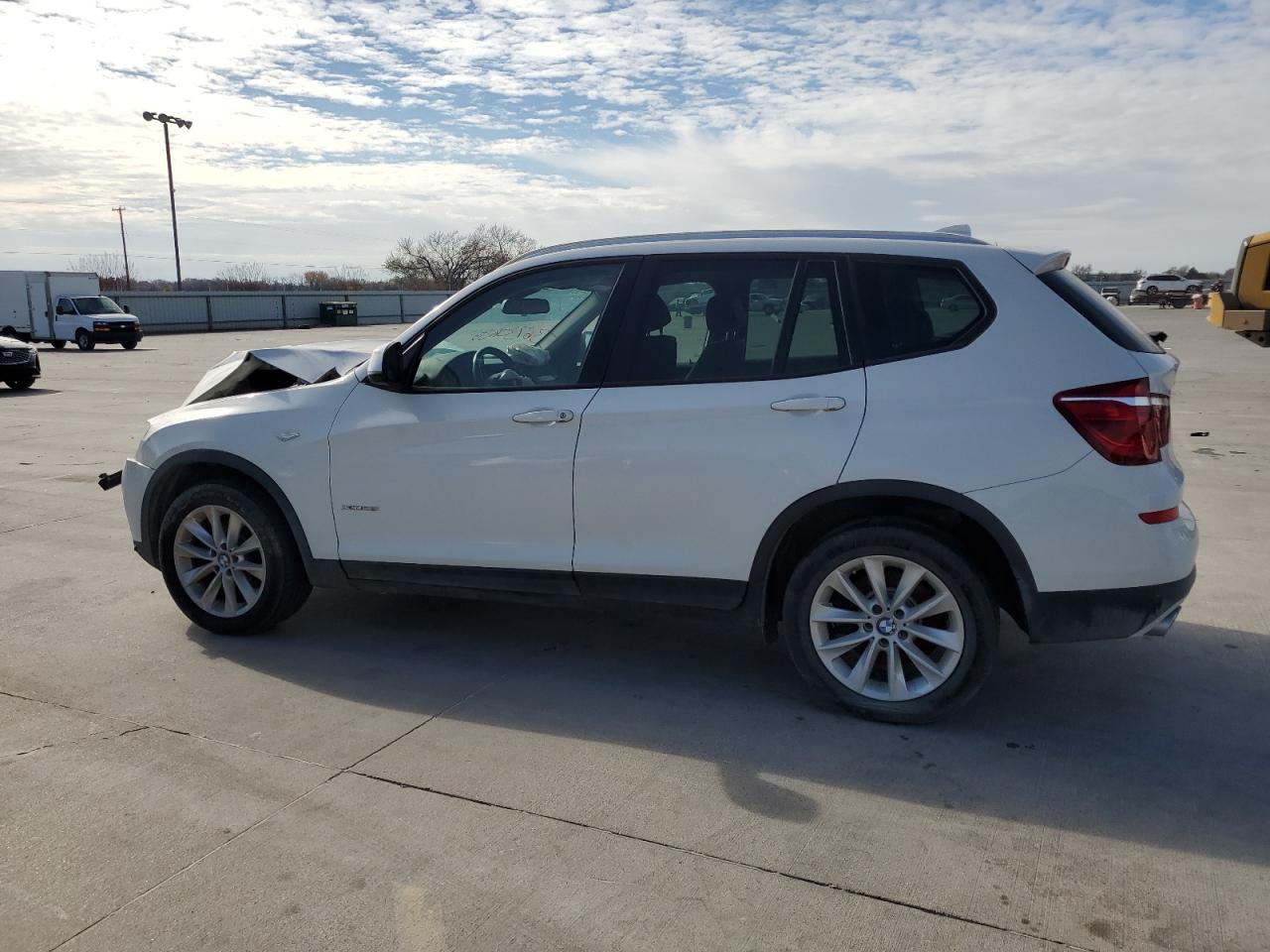 Obraz 2 z 2015 BMW X3 XDRIVE28I 2015 z VIN 5UXWX9C56F0D44895