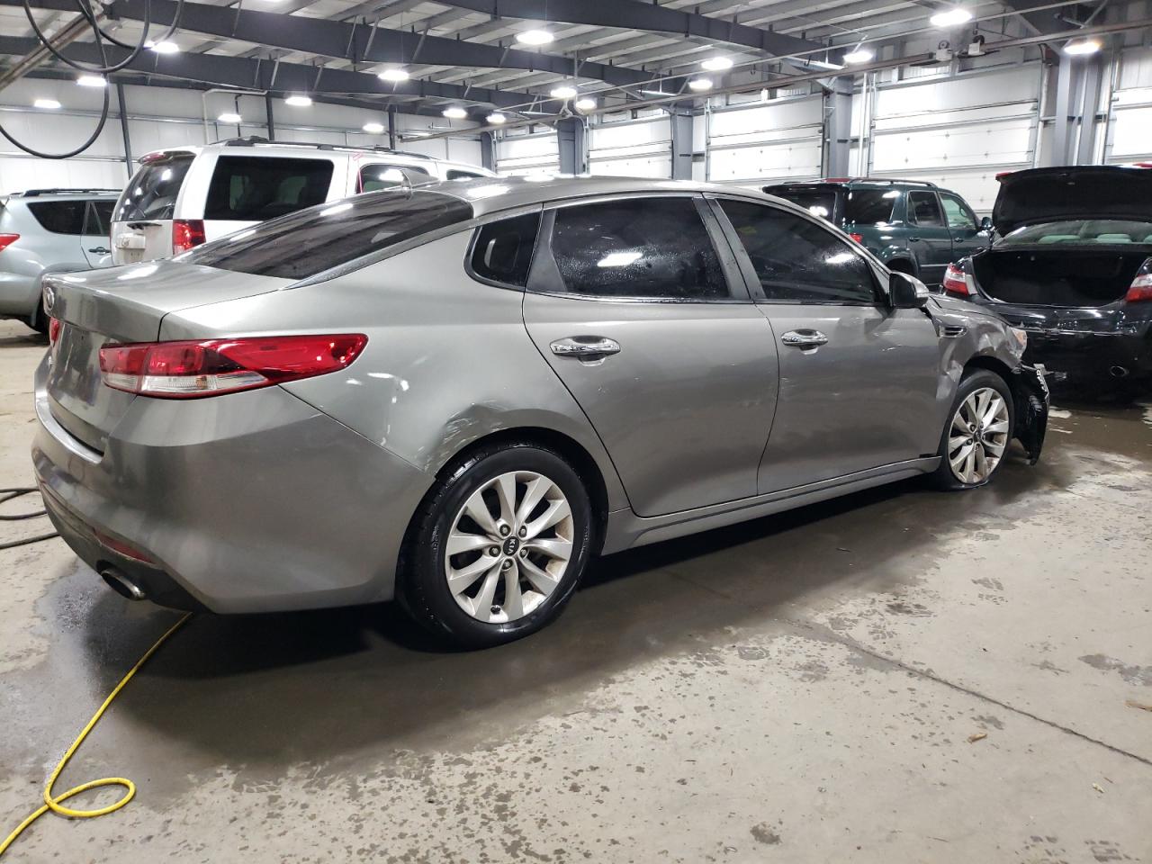 Image 3 of Kia Optima Lx 2016 with VIN 5XXGT4L34GG019307