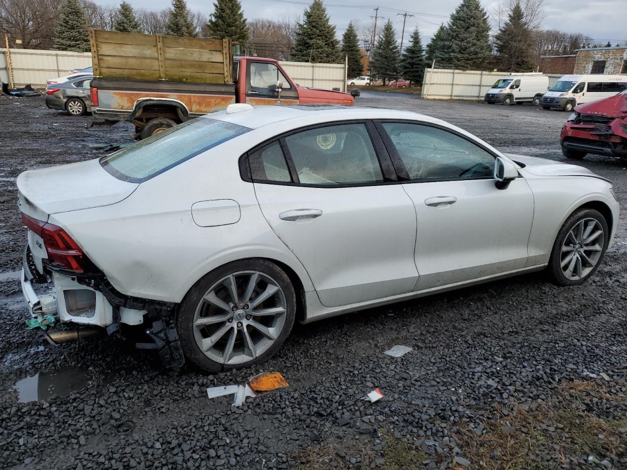 Изображение 3 2021 VOLVO S60 T6 MOMENTUM 2021 с VIN 7JRA22TK0MG080521